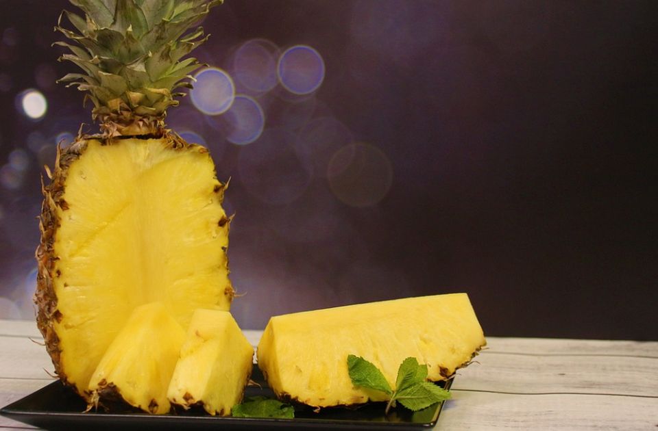 Može li ananas zaista da podstakne trudove? 