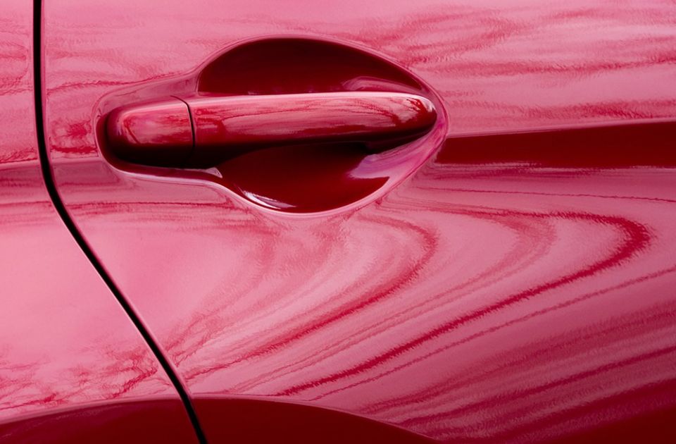 VIDEO: Mogao bi u zatvor jer je "zavisan od diranja kvaka automobila"