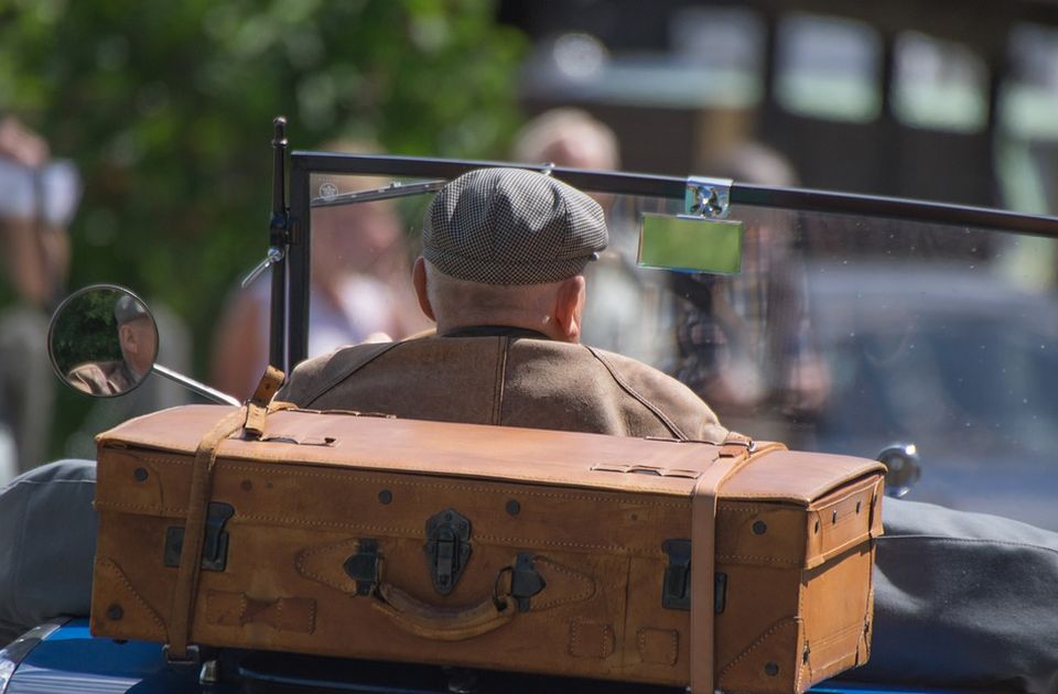 Vozač star 97 godina usmrtio pešaka na trotoaru: Pomešao gas i kočnicu