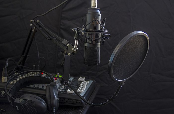 Članica Vlade zadužena za obrazovanje na radiju pevala fašističku himnu