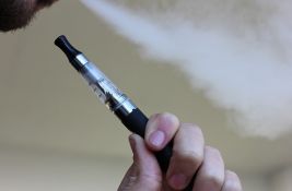 Zabrana pušenja u zatvorenom važiće i za elektronske cigarete