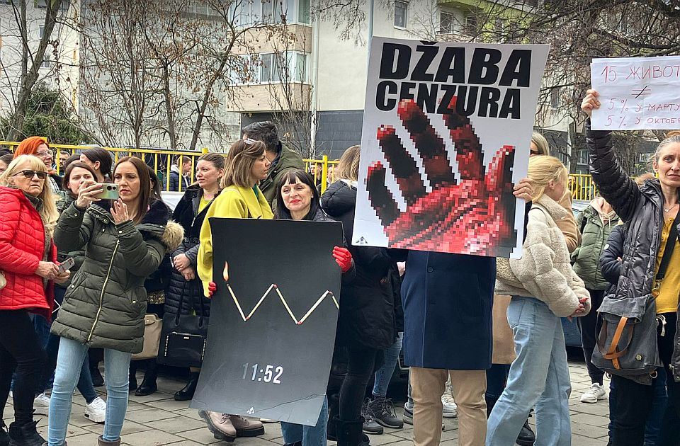 FOTO, VIDEO Roditelji uz nastavnike: Veliki javni čas ispred OŠ "Prva vojvođanska brigada"