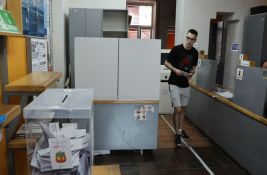 Novosadski studenti u Zaječaru: Prete nam, kažu da imamo pola sata da odemo