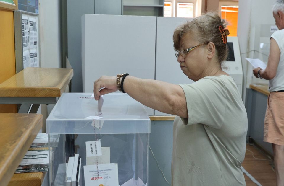 UŽIVO U Kosjeriću do 13h glasalo 56,6 odsto građana, u Zaječaru 38 odsto UŽIVO U Kosjeriću do 13h glasalo 56,6 odsto građana, u Zaječaru 38 odsto