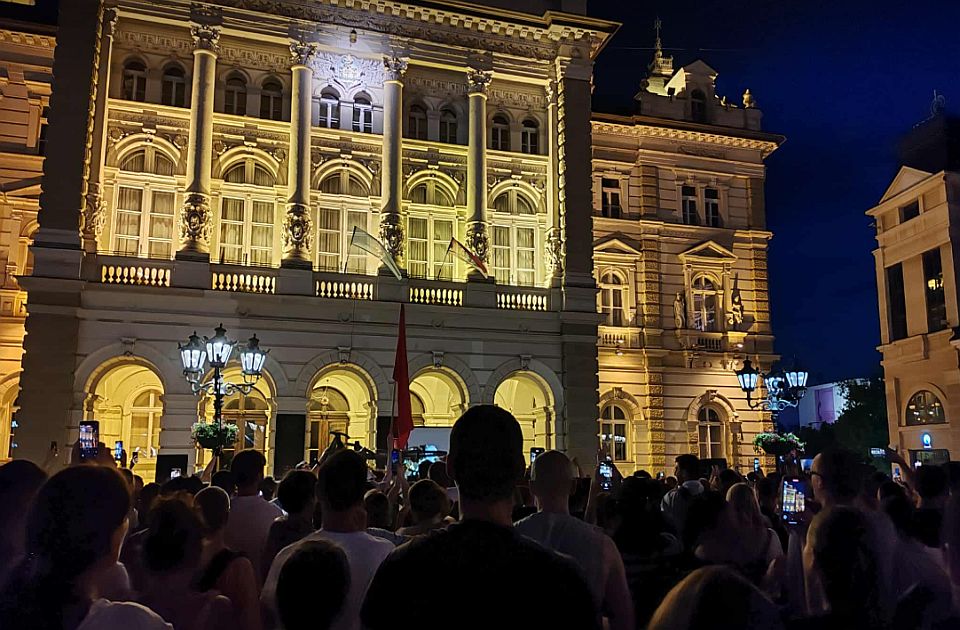 VIDEO: Pogledajte reakciju Novosađana nakon proglašenje pobede u Zaječaru i Kosjeriću