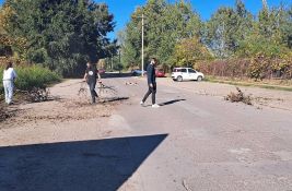 FOTO, VIDEO: Kamperi sa Šodroša uklonili blokadu ka Ribarcu, smatraju da su za danas 