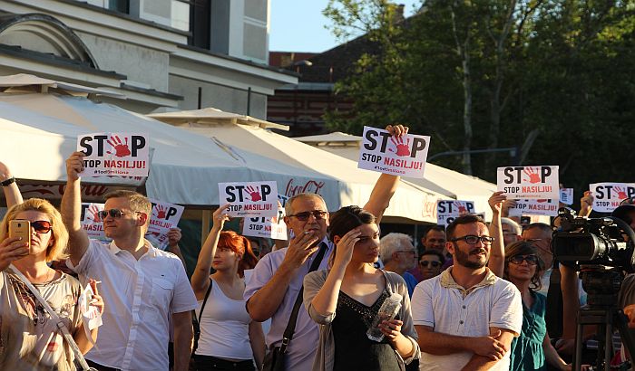 FOTO, VIDEO: Protest 