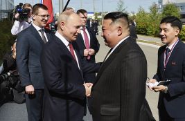 FOTO, VIDEO: Putin dočekao Kim Džong Una, obišli lansirni kompleks Sojuza-2