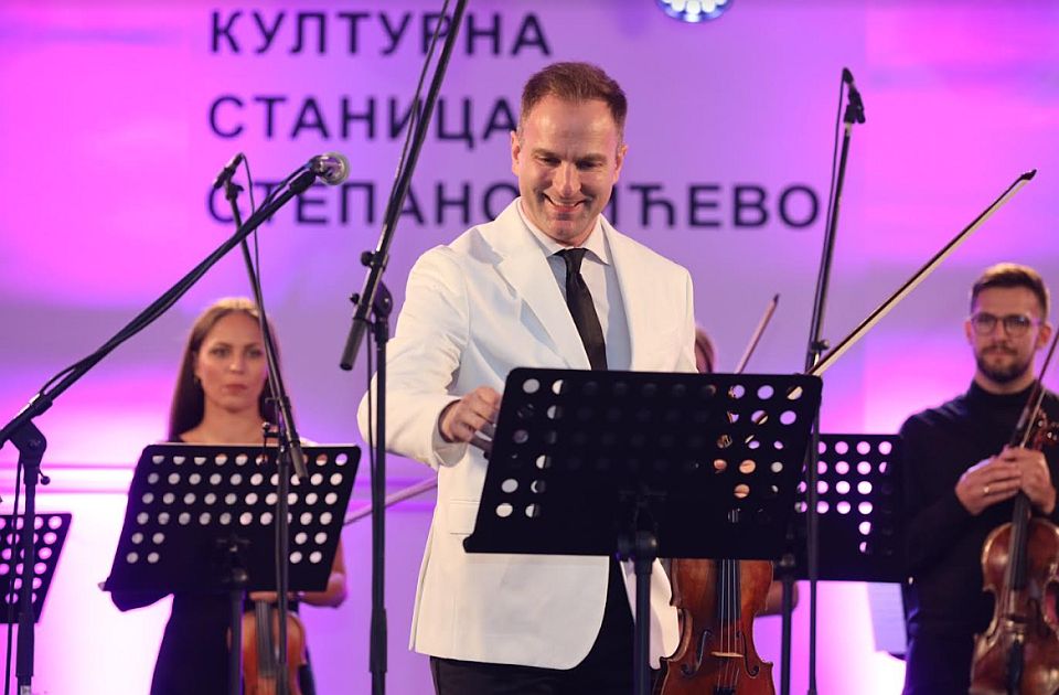 FOTO: Nastupom Stefana Milenkovića i kamernog orkestra otvorena Kulturna stanica u Stepanovićevu