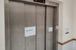 FOTO, VIDEO Kardio je pola zdravlja: Ne rade liftovi u pojedinim zdravstvenim ustanovama u Novom Sadu