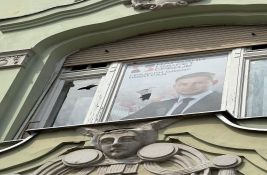Razbijena stakla na prostorijama Narodnog pokreta Srbije u Novom Sadu