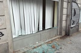 FOTO: Razbijena stakla na prostorijama SSP u Novom Sadu