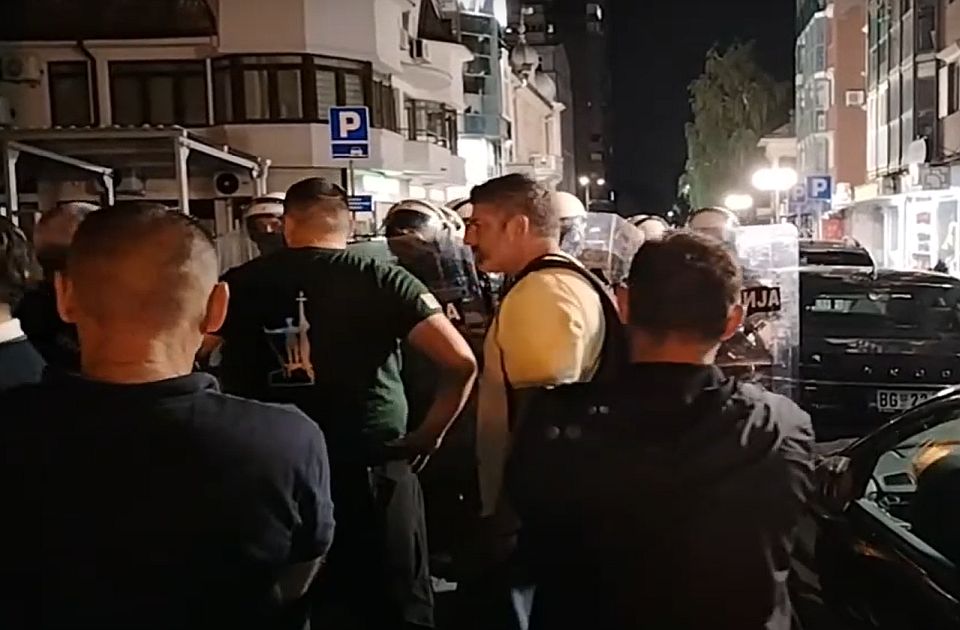 VIDEO Protest u Kraljevu: Pušten Stefan Glušac, policija razdvajala građane i simpatizere SNS