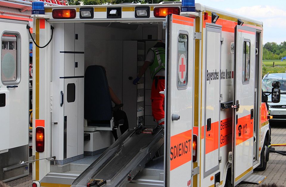Kombi sa ukrajinskim državljanima udario u prikolicu kamiona u Sloveniji: Poginulo pet osoba, dve povređene Kombi sa ukrajinskim državljanima udario u prikolicu kamiona u Sloveniji: Poginulo pet osoba, dve povređene