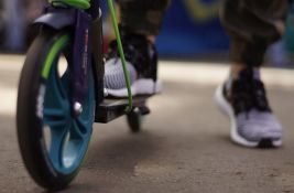 Analiza pokazala: Električni trotineti znatno opasniji od motocikala i bicikala