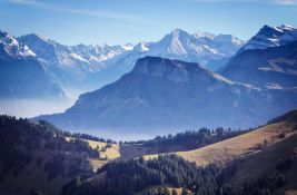 Evakuisano više od 100 ljudi zbog opasnosti od klizišta u švajcarskim Alpima