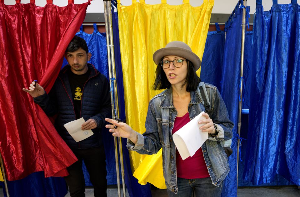 Izlazne ankete: Proevropski kandidat u vođstvu u drugom krugu predsedničkih izbora u Rumuniji