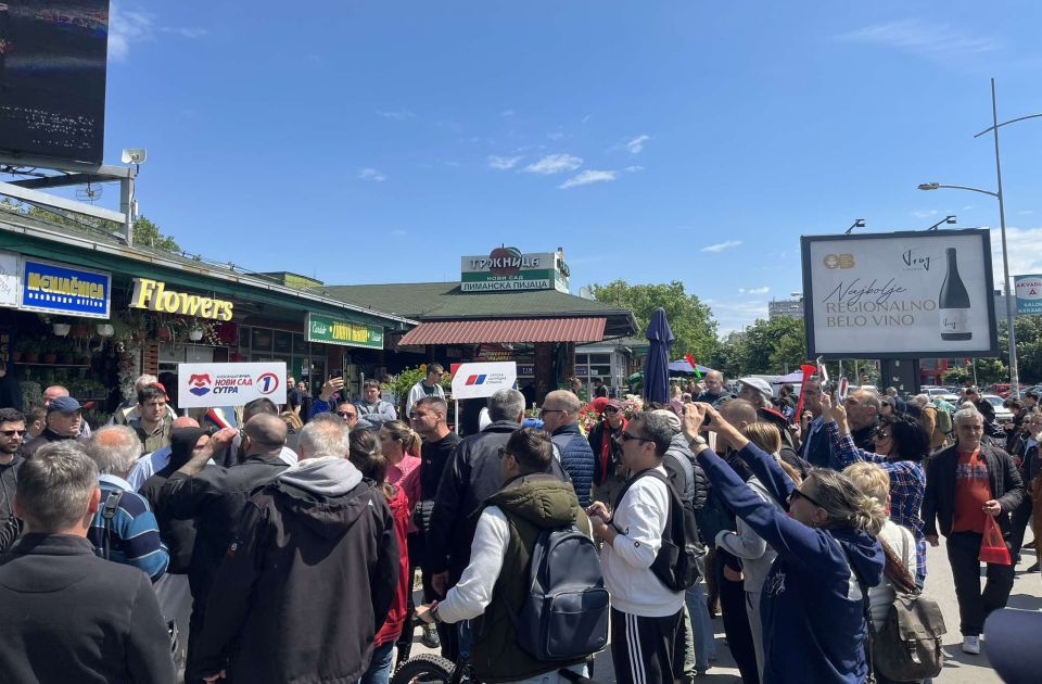 VIDEO: Novosađani i danas bukom protestovali kod štanda SNS na Limanu