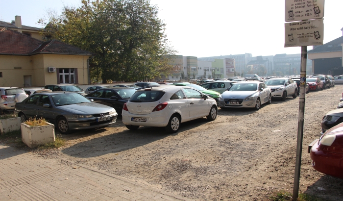 Uskoro počinju radovi na parkiralištu u Radničkoj ulici