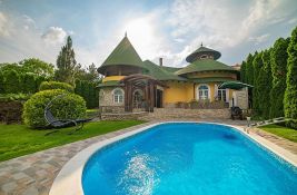 FOTO, VIDEO: Prodaje se jedinstvena kuća na Tatarskom brdu - bazen, sauna, pogled, potok