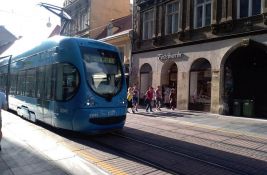 Ženu u Zagrebu dok je vozila kola ubola osa, vozilom naletela na tramvaj i poginula