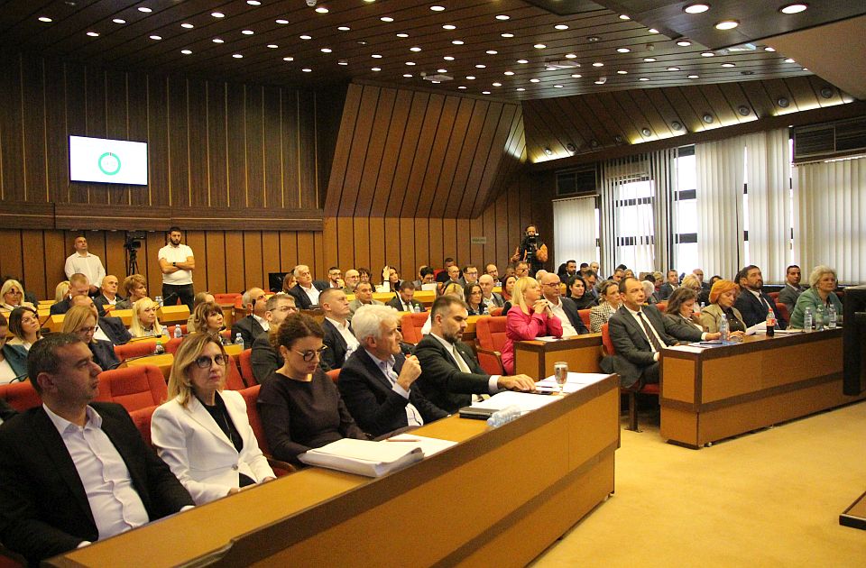 Crkva na Limanu, Deklaracija o policijskom nasilju, planovi: Novosadski odbornici danas zasedaju