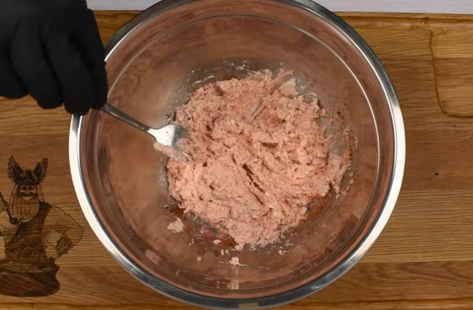 Recept dana: Urnebes salata - ljuta, kremasta i savršeno izbalansirana