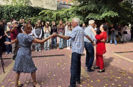 FOTO, VIDEO Sastala se prva generacija Svetine gimnazije: Ples i posle 60 godina od mature