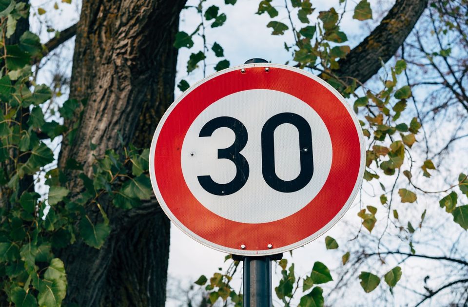 VIDEO Bolonja ograničila brzinu vozila na 30km/h: Vozači i taksisti prete, moguć referendum