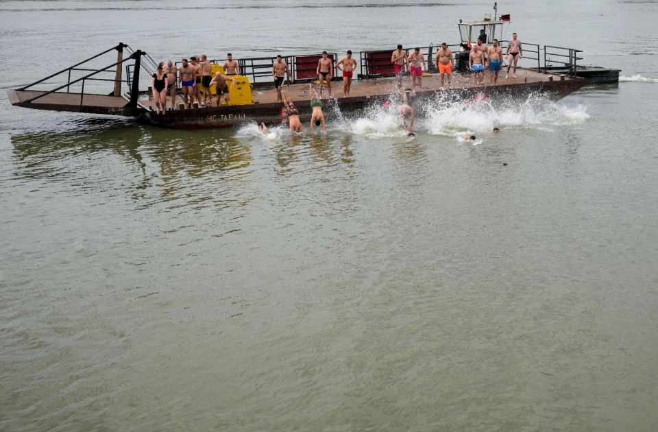 VIDEO: I gradonačelnik Banjaluke plivao za Časni krst