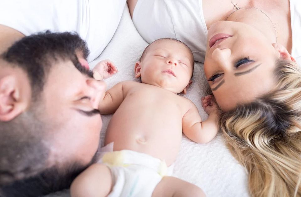 Šta očekuje jedno novorođenče: Ko dolazi u posetu porodici i koliko puta vaša beba ide kod doktora?
