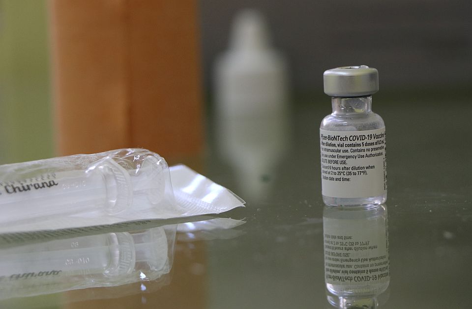 Više od 100.000 doza Fajzer vakcine stiglo u Srbiju 