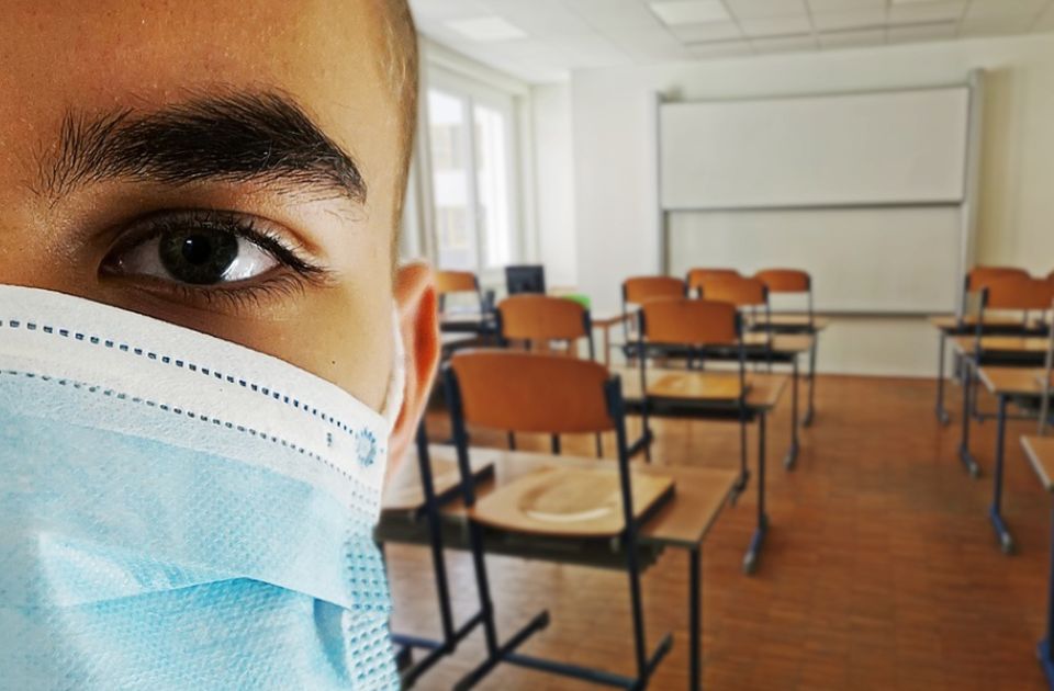 Učenik iz Hrvatske nakon dve nedelje sporenja stavio masku na lice i ušao u školu