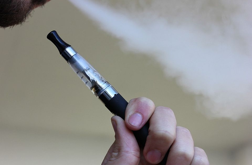 Velika Britanija zabranjuje elektronske cigarete za jednokratnu upotrebu