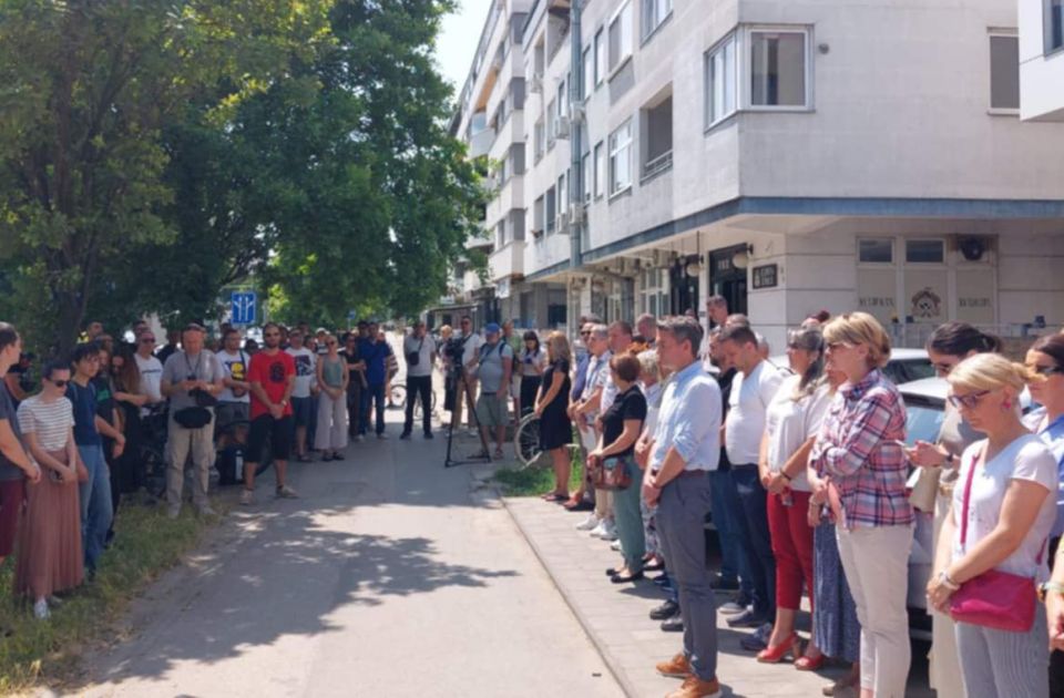 Zaposleni PIO fonda u Novom Sadu tvrde da im se preti zbog 16 minuta tišine: Izlaze uprkos pretnjama
