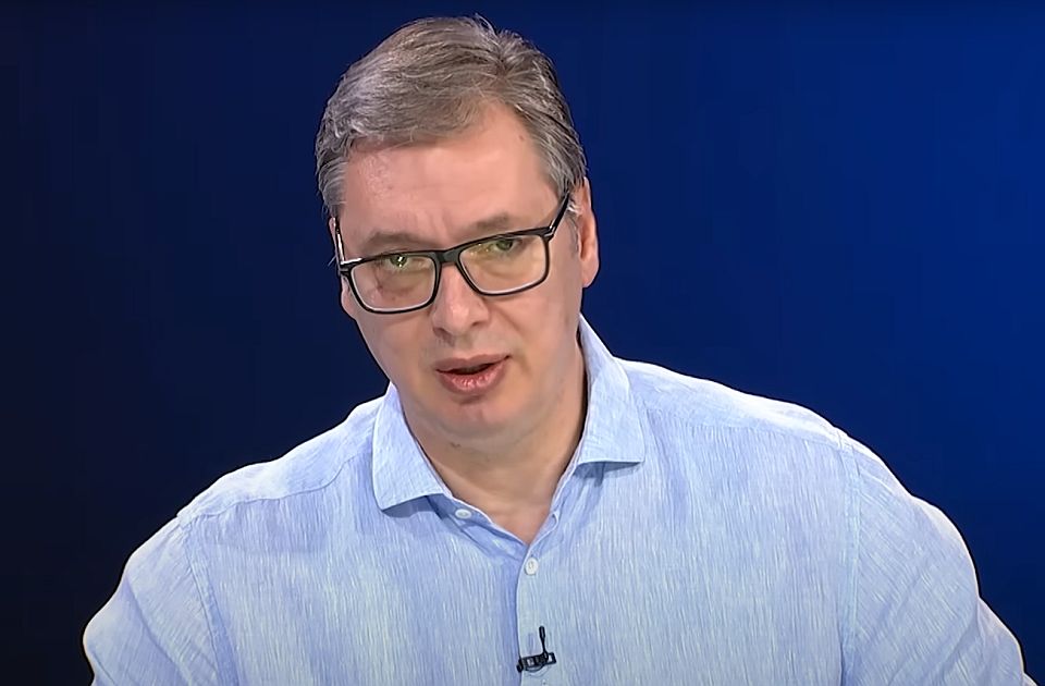 Stručno objašnjenje: Zašto Vučić gleda u kameru i svađa se sa odjavnom špicom
