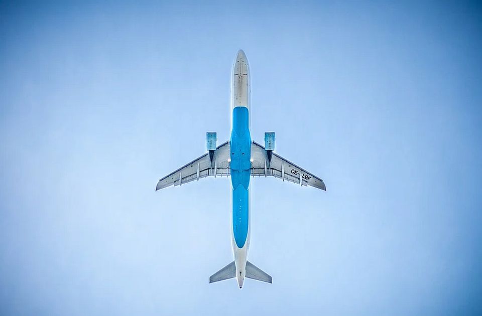 VIDEO: Avion ruske kompanije prinudno sleteo u polje u Sibiru, nema povređenih 