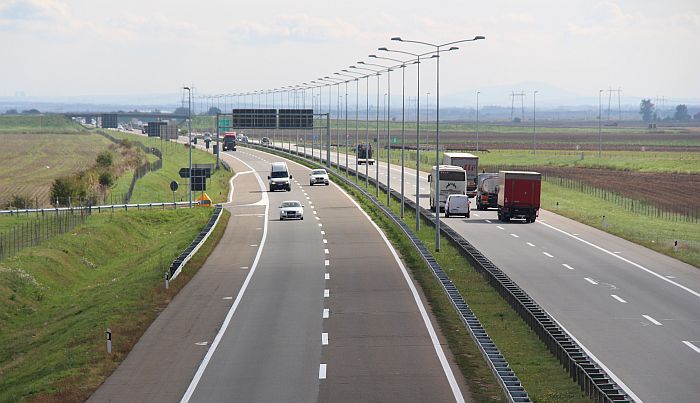 Okanović: Zaustavna traka na autoputu nije parking tržnog centra