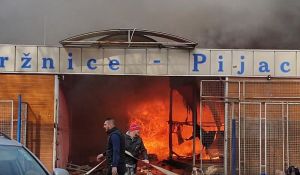 VIDEO: Gori pijaca u Tuzli, dim prekrio ceo grad