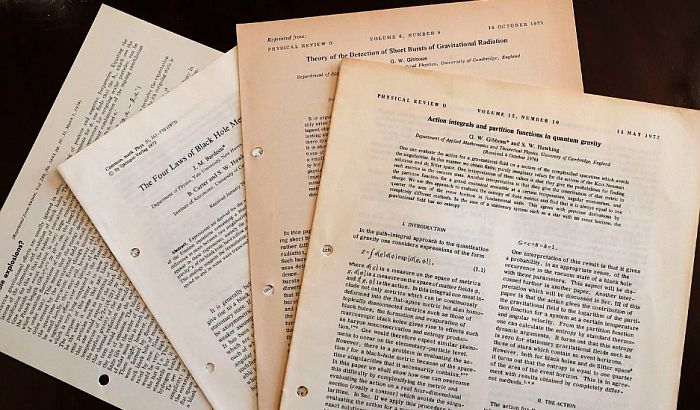 Doktorat Stivena Hokinga prodat za skoro 600.000 funti Doktorat Stivena Hokinga prodat za skoro 600.000 funti