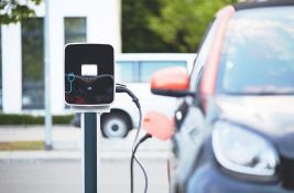 Subvencije za električne automobile promašena mera: Prosečan čovek ih ne kupuje