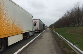 Kamioni čekaju i do pet sati na izlazu iz Srbije ka Hrvatskoj