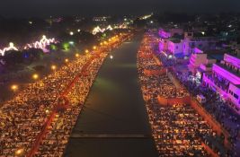 FOTO, VIDEO: Indijci oborili rekord - upalili 2,22 miliona uljanih lampi na praznik Divali
