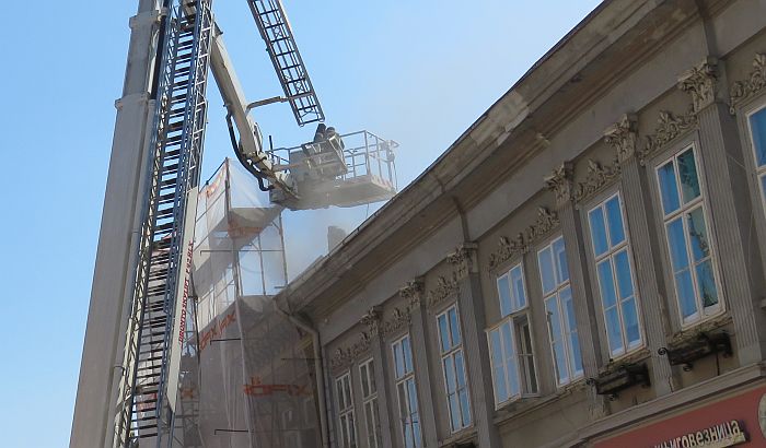 FOTO: Vatrogasci intervenisali u Dunavskoj zbog dima 