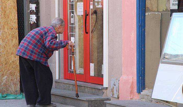 Volonteri posetili više od 300 starijih Novosađana kako bi im pomogli za vreme vanrednog stanja
