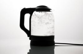 Da li ispijanje tople vode zaista može da vam pomogne da smršate? 