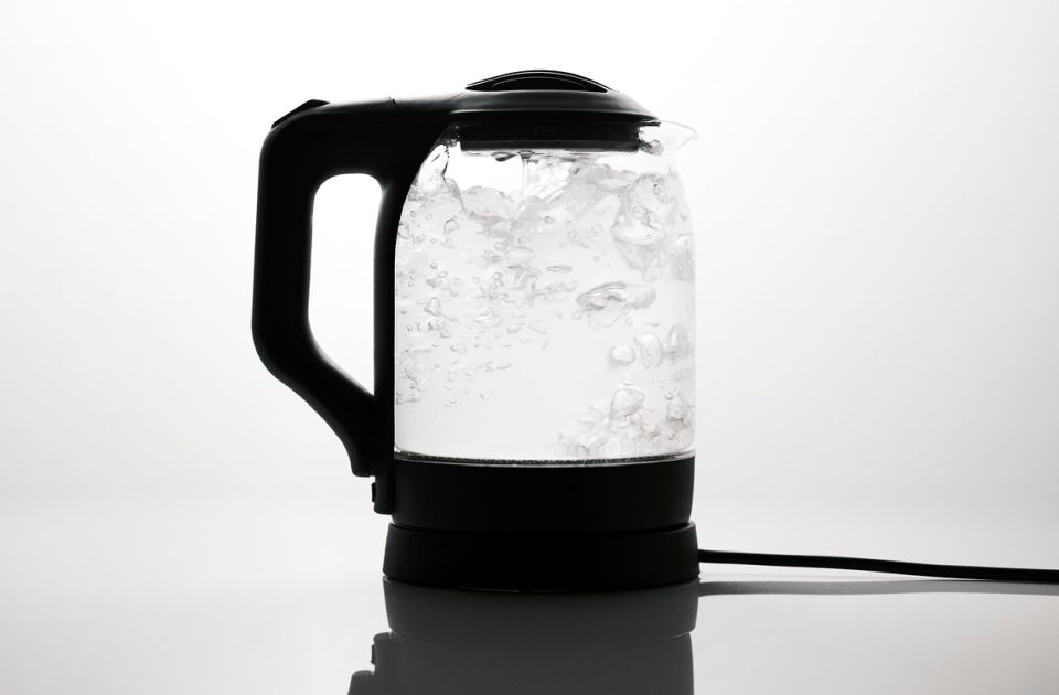 Da li ispijanje tople vode zaista može da vam pomogne da smršate? 