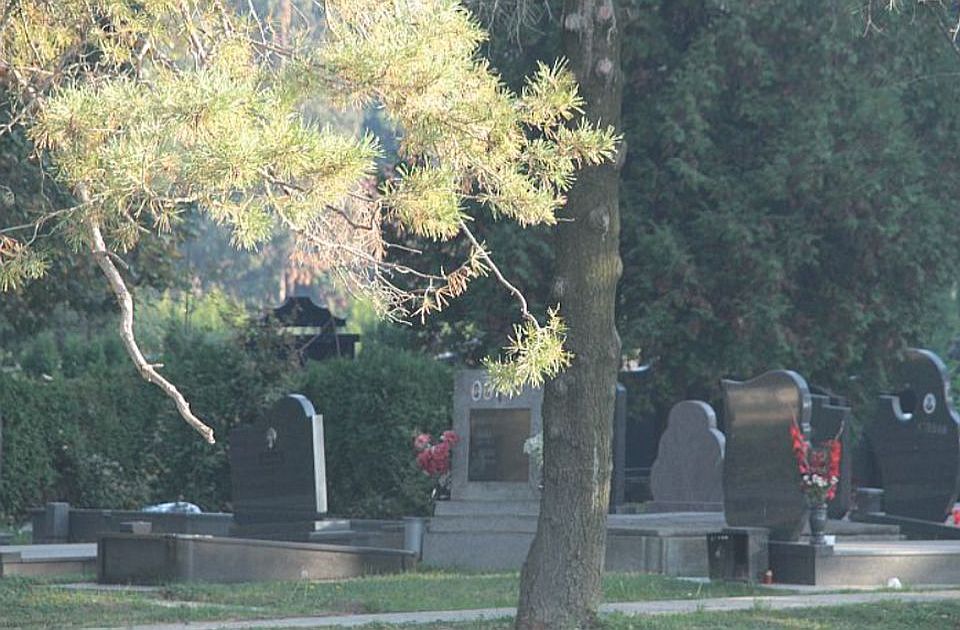 Mali broj Srba došao na grobove predaka u Prištini