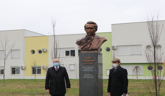 FOTO, VIDEO: Otkriven spomenik Tarasu Ševčenku u Novom Sadu