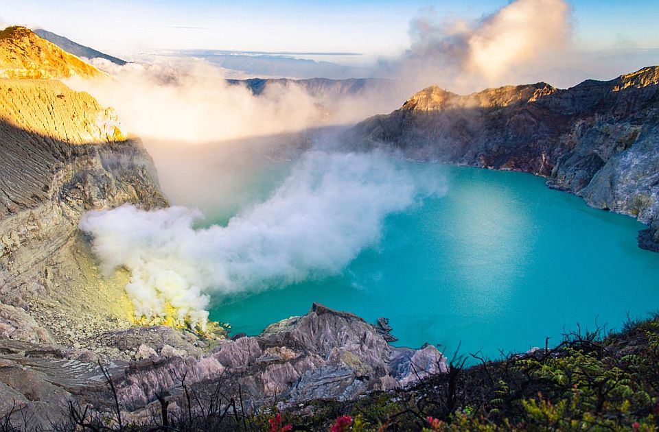 Turistkinja poginula dok je pravila selfi na vulkanu u Indoneziji